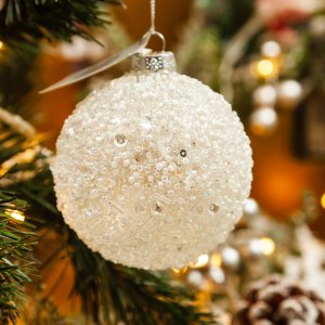 Украшение елочное Холидей Классик Шар Снежная симфония стек 8см BG399