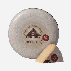 Сыр Боер'н Тротс  X.O. коровий выдержка 6мес твердый вес