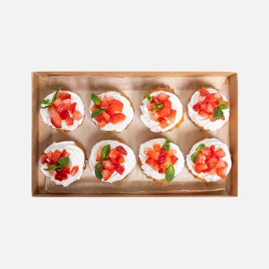 Набор фуршетный Профитроли с клубникой 35г*8шт