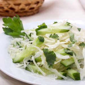 Салат из свежей капусты с кинзой вес