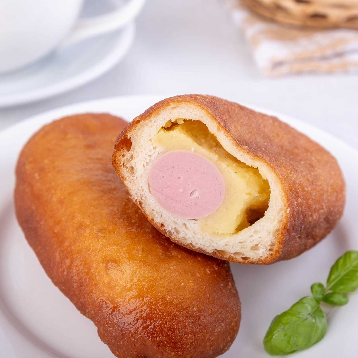 Сосиска с картофелем в тесте 180г Сосиска с картофелем в тесте 180г